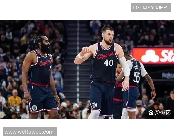 兰多夫的传奇篮球生涯与他对年轻球员的深远影响分析